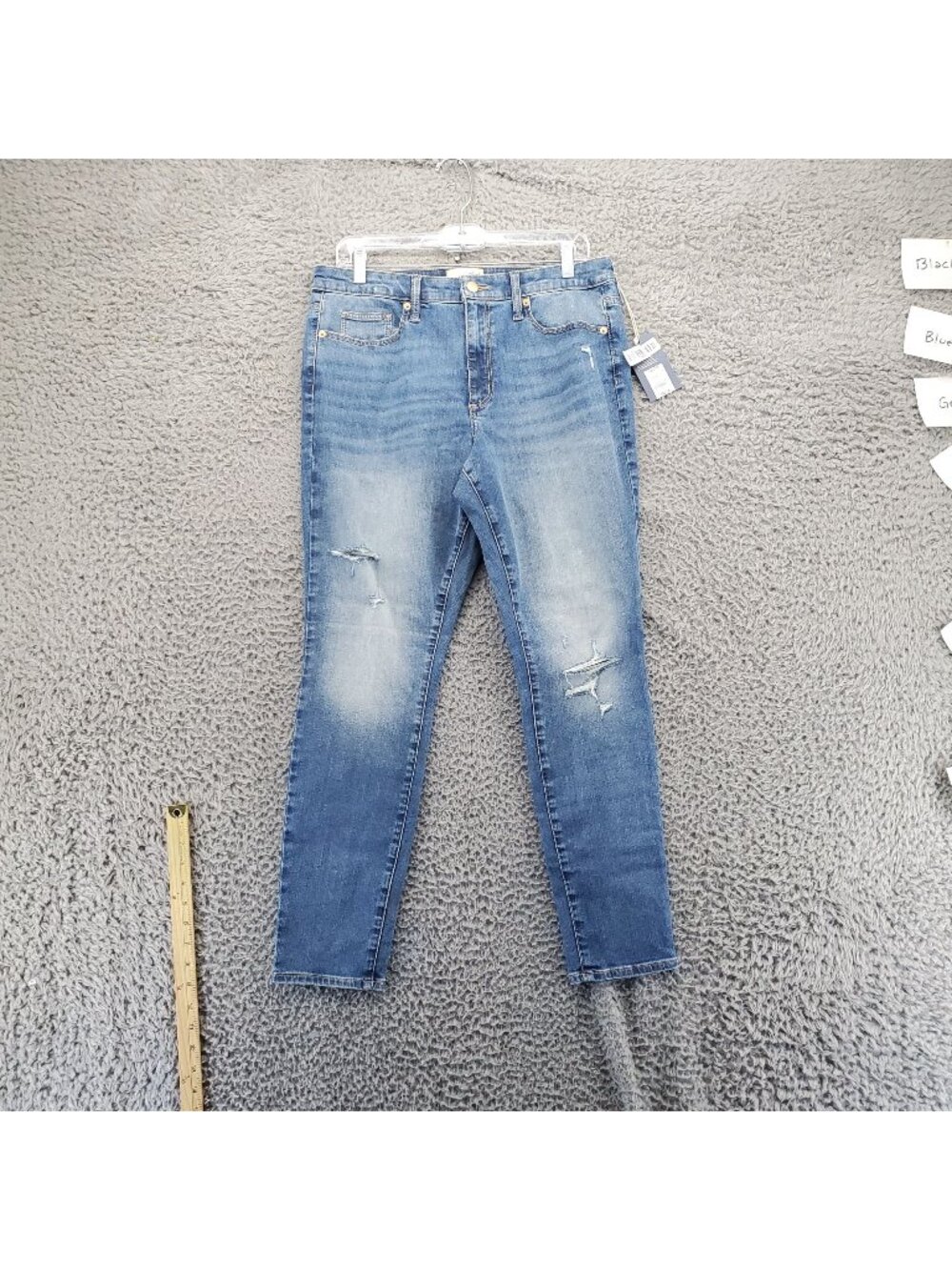Universal Thread Jeans Womens 12/31R Blue High Rise Skinny Distressed *NWT*